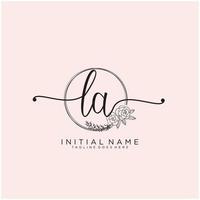 första la feminin logotyp samlingar mall. handstil logotyp av första signatur, bröllop, mode, smycken, boutique, blommig och botanisk med kreativ mall för några företag eller företag. vektor