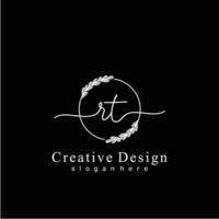 första rt skönhet monogram och elegant logotyp design, handstil logotyp av första signatur, bröllop, mode, blommig och botanisk logotyp begrepp design. vektor