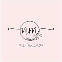 första nm feminin logotyp samlingar mall. handstil logotyp av första signatur, bröllop, mode, smycken, boutique, blommig och botanisk med kreativ mall för några företag eller företag. vektor