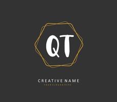 q t qt första brev handstil och signatur logotyp. en begrepp handstil första logotyp med mall element. vektor