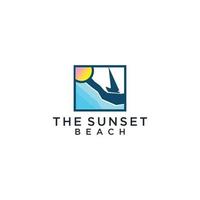 Sonnenaufgang mit Strand Ozean Meer Wasser Logo Symbol Vektor