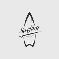 Surfbrett Jahrgang Logo Vorlage. vektor