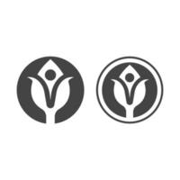 eko energi vektor logotyp med blad symbol. grön färg med blixt eller åska grafik. natur och el förnybar. denna logotyp är lämplig för teknik, återvinning, ekologisk.
