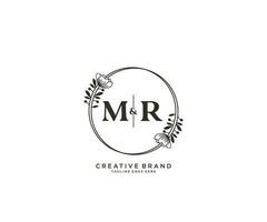 Initiale Herr Briefe Hand gezeichnet feminin und Blumen- botanisch Logo geeignet zum Spa Salon Haut Haar Schönheit Boutique und kosmetisch Unternehmen. vektor