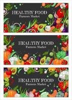 Werbung Banner zum Bauern Markt. organisch Vegetarier Essen Banner. hell saftig Garten Gemüse auf ein Tafel oder dunkel Hintergrund. ein Neu Ernte von Tomaten, Glocke Pfeffer, Kohl, Zwiebeln, Erbse vektor