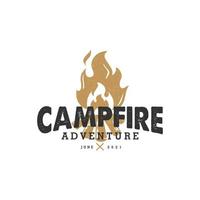 Sommer- Camping Logo, heiß Lagerfeuer Protokolle auf Hand gezeichnet Briefmarke bewirken Vektor Illustration. Jahrgang Grunge Textur zum Poster und Banner