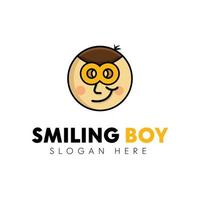 leende pojke ansikte logotyp vektor