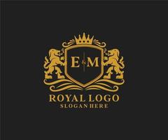 Initial em Letter Lion Royal Luxury Logo Vorlage in Vektorgrafiken für Restaurant, Lizenzgebühren, Boutique, Café, Hotel, Heraldik, Schmuck, Mode und andere Vektorillustrationen. vektor
