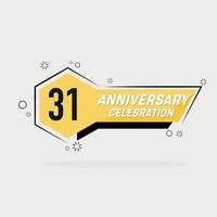31 år årsdag logotyp vektor design med gul geometrisk form med grå bakgrund