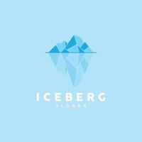 isberg logotyp, antarktisk bergen vektor i is blå Färg, natur design, produkt varumärke illustration mall ikon