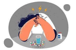 Frau Sitzung beim Tabelle mit Tabletten Leiden von Kopfschmerzen oder Migräne fällig zu Überarbeitung oder ungesund Lebensstil. Mädchen Leiden von mental Probleme und Getränke Menge von Medikamente zu bewältigen mit Schmerzen im Seele vektor