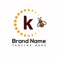 Biene Vorlage auf k Brief. Biene und Honig Logo Design Konzept vektor