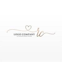 första rc feminin logotyp samlingar mall. handstil logotyp av första signatur, bröllop, mode, smycken, boutique, blommig och botanisk med kreativ mall för några företag eller företag. vektor