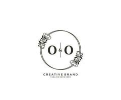 Initiale oo Briefe Hand gezeichnet feminin und Blumen- botanisch Logo geeignet zum Spa Salon Haut Haar Schönheit Boutique und kosmetisch Unternehmen. vektor