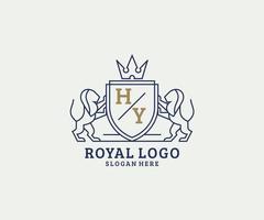 Initial Hy Letter Lion Royal Luxury Logo Vorlage in Vektorgrafiken für Restaurant, Lizenzgebühren, Boutique, Café, Hotel, Heraldik, Schmuck, Mode und andere Vektorillustrationen. vektor