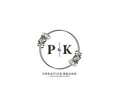 Initiale pk Briefe Hand gezeichnet feminin und Blumen- botanisch Logo geeignet zum Spa Salon Haut Haar Schönheit Boutique und kosmetisch Unternehmen. vektor