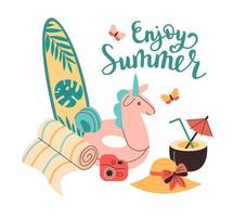 Sommer Zubehörteil. Vektor Illustration von Surfbrett, Hut, Cocktail, aufblasbar Kreis und Beschriftung genießen Sommer. zum drucken, Poster und Karte.