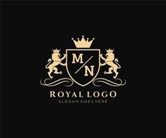 Initiale mn Brief Löwe königlich Luxus heraldisch, Wappen Logo Vorlage im Vektor Kunst zum Restaurant, Königtum, Boutique, Cafe, Hotel, heraldisch, Schmuck, Mode und andere Vektor Illustration.