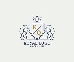 första kq brev lejon kunglig lyx logotyp mall i vektor konst för restaurang, kungligheter, boutique, Kafé, hotell, heraldisk, Smycken, mode och Övrig vektor illustration.