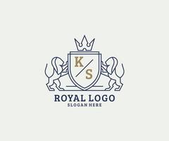 Initial ks Letter Lion Royal Luxury Logo Vorlage in Vektorgrafiken für Restaurant, Lizenzgebühren, Boutique, Café, Hotel, Heraldik, Schmuck, Mode und andere Vektorillustrationen. vektor