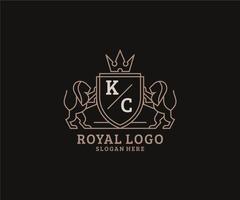 första kc brev lejon kunglig lyx logotyp mall i vektor konst för restaurang, kungligheter, boutique, Kafé, hotell, heraldisk, Smycken, mode och Övrig vektor illustration.