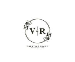Initiale vr Briefe Hand gezeichnet feminin und Blumen- botanisch Logo geeignet zum Spa Salon Haut Haar Schönheit Boutique und kosmetisch Unternehmen. vektor