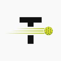Brief t Pickleball Logo Symbol. Essiggurke Ball Logo Vektor Vorlage
