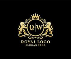 Initial qw Letter Lion Royal Luxury Logo Vorlage in Vektorgrafiken für Restaurant, Lizenzgebühren, Boutique, Café, Hotel, heraldisch, Schmuck, Mode und andere Vektorillustrationen. vektor