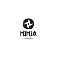 Ninja Shuriken Logo Design auf isoliert Hintergrund vektor