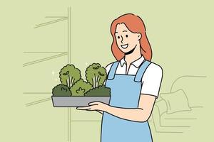 leende kvinna i förkläde innehav låda med grönska i händer. Lycklig flicka med microgreen behållare arbete i växthus. vektor illustration.