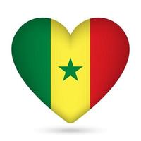 Senegal Flagge im Herz Form. Vektor Illustration.