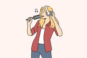 leende kvinna i hörlurar sjunga i hårborste. Lycklig flicka ha roligt njut av sång med borsta i händer. hobby och underhållning. vektor illustration.