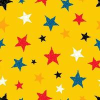sömlös bakgrund av klotter stjärnor. Flerfärgad hand dragen stjärnor på gul bakgrund. vektor illustration