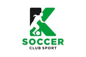 vektor initialer brev k med fotboll kreativ geometrisk modern logotyp design.