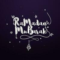 Weiß Ramadan Mubarak Schriftart mit Sterne, Laterne, Halbmond Mond hängen auf lila Hintergrund. vektor