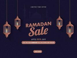 Ramadan Verkauf Poster Design mit hängend beleuchtet Laternen. vektor