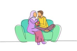 enda kontinuerlig linjeteckning romantiska arabiska par sitter avslappnat tillsammans på soffan, kvinna matar popcorn till mannen. fira bröllopsdag. en rad rita grafisk design vektorillustration vektor