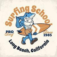 årgång retro surfing skjorta design med haj maskot vektor