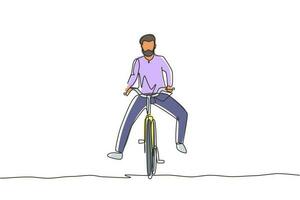 enda kontinuerlig linje ritning glad arabisk man i fritidskläder cykla. hälsosam och sportig livsstil. ekologiska transportmedel. en rad rita grafisk design vektorillustration vektor