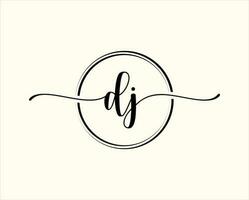 första handstil dj cirkel logotyp illustration. dj brev logotyp design med svart cirkel. första dj skönhet monogram och elegant logotyp design vektor