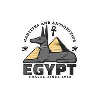 Ägypten Reise Symbol mit Anubis Gott und Pyramiden. vektor