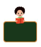 Karikatur Junge lesen ein Buch auf das Tafel. vektor
