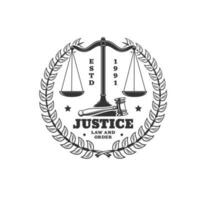 Gerechtigkeit und Gesetz Symbol mit Waage und Richter Hammer vektor