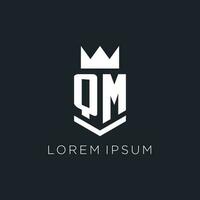 qm logotyp med skydda och krona, första monogram logotyp design vektor