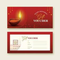 Diwali Festival Geschenk Gutschein Banner Design mit doppelseitig, zündete Öl Lampe im rot und Weiß Farbe. vektor