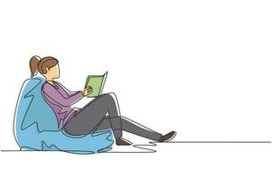 kontinuierliche einzeilige zeichnung mädchen auf dem sofa im zimmer, das buch liest und sich ausruht. junge Frau liest Buch auf der Couch im gemütlichen Zuhause. Mädchen sitzt auf Sofa, liest Buch, ruht sich aus. einzeiliger Entwurfsvektor vektor