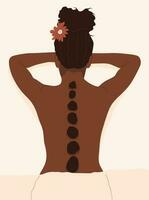 mörkhyad ung attraktiv kvinna har en varm sten massage på henne tillbaka på de spa. skönhet procedur och behandling. wellness salong. vektor illustration