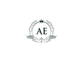 typografisch ae feminin Krone Logo, einzigartig ae ea Kreis Brief Logo Design vektor