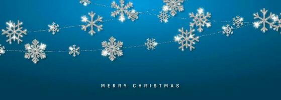 Weihnachten oder Neu Jahr Silber Schneeflocke Dekoration Girlande auf Blau Hintergrund. hängend funkeln Schneeflocke. Vektor Illustration
