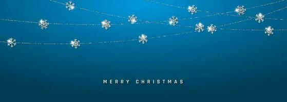 jul eller ny år silver- snöflinga dekoration krans på blå bakgrund. hängande glitter snöflinga. vektor illustration